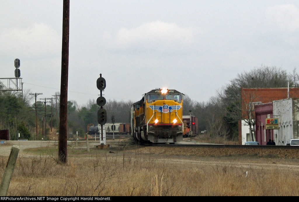 UP 4950 leads a train out of the yard towards Bridges Street